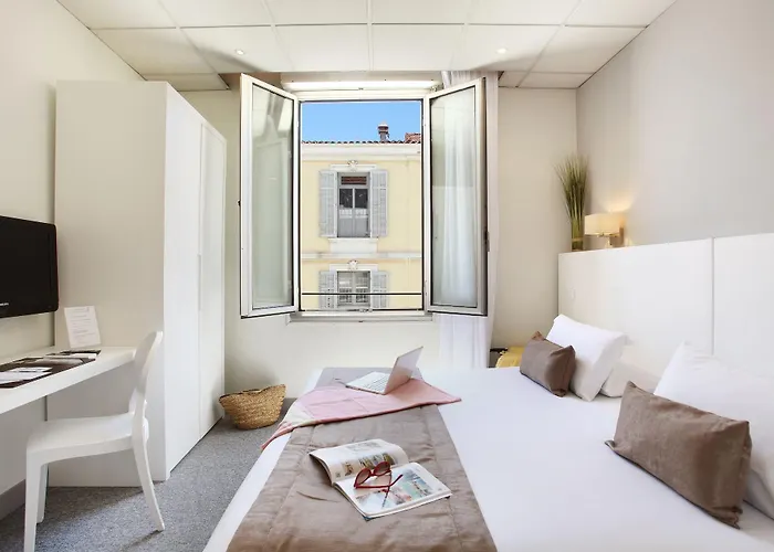Hotel P.L.M.